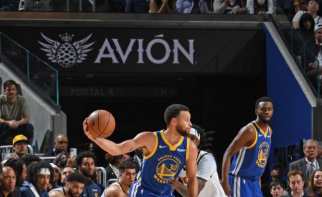 勇士黑色7分钟！库里咬牙套发呆 科尔雪藏1人犯错