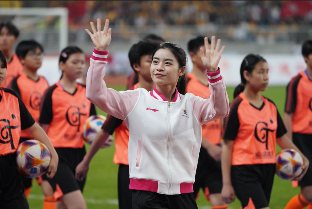 华体会-报！前方17路人马集结！现场万人沸腾